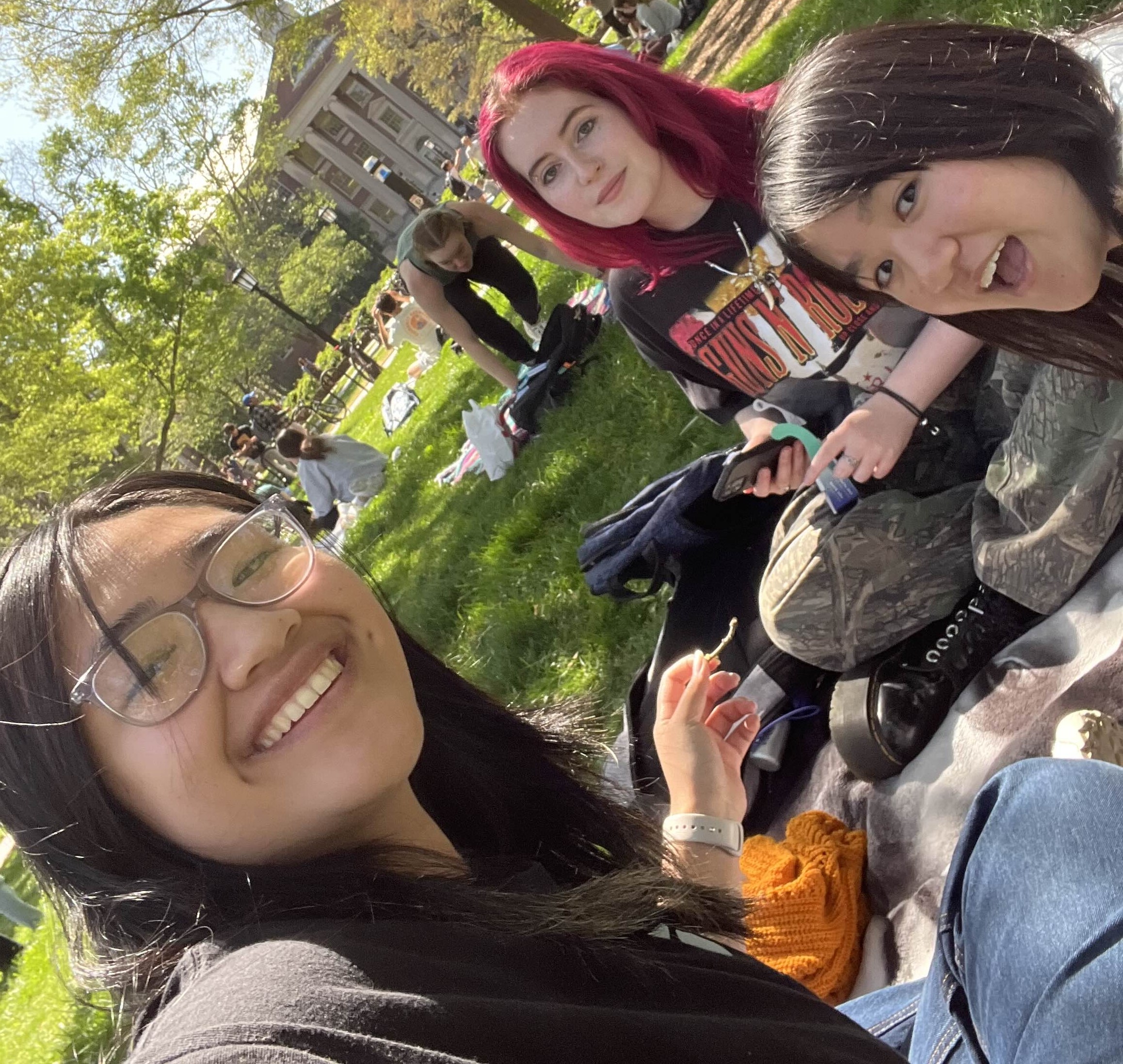 Friends rotting under the Sun on campus